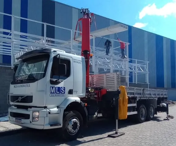 Locação e aluguel de Munck em Curitiba e Araucária com segurança, agilidade e suporte técnico. Soluções para movimentação de cargas.