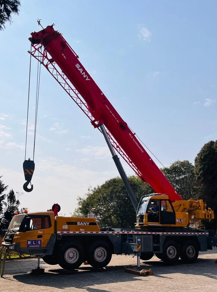Ofereça segurança e eficiência nos serviços de içamentos em Curitiba e Araucária. Guindastes e Muncks para içamentos de cargas pesadas.
